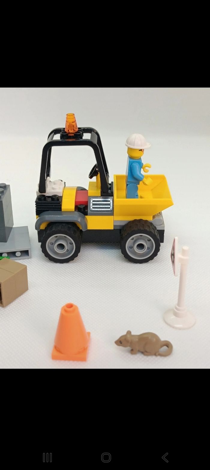 Figurine LEGO City - Le camion de chantier 60284
Complet - photo numéro 7