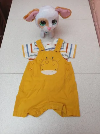 Ensemble salopette short neuf taille 6mois