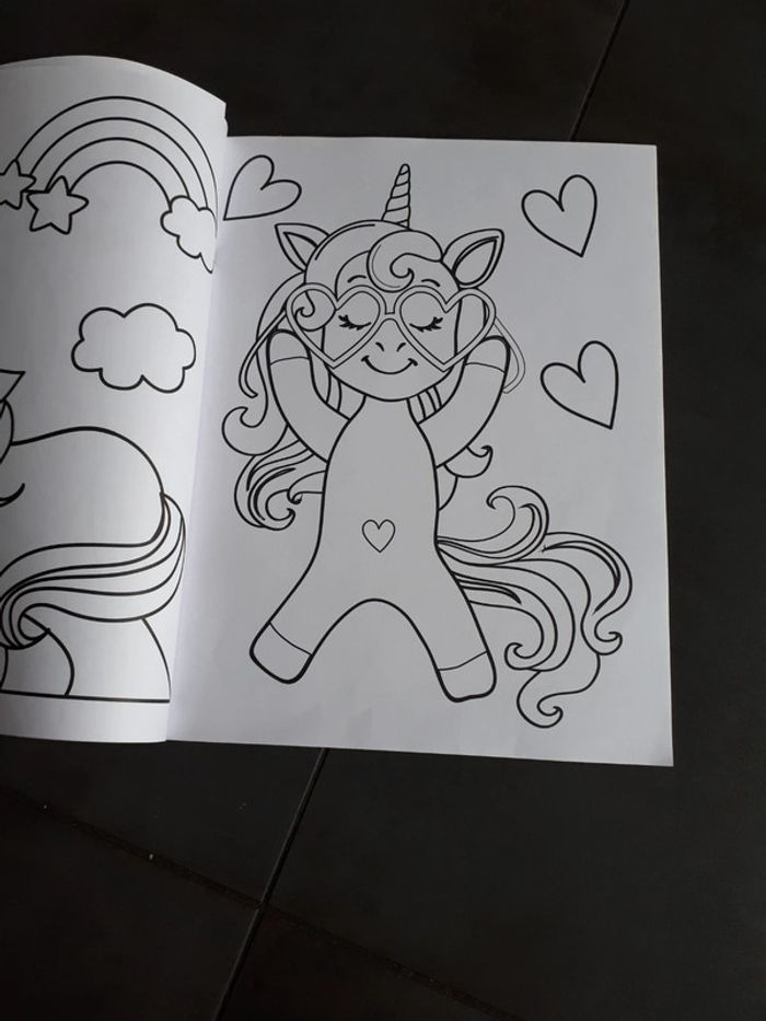 Coloriage avec crayons gras licorne neuf - photo numéro 5