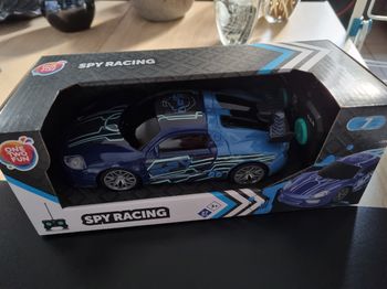 Voiture télécommandée