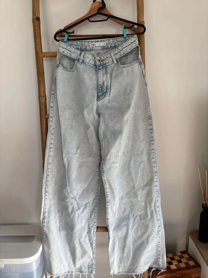 Jean bleu clair jambes larges atypique sans poches Zara taille 38