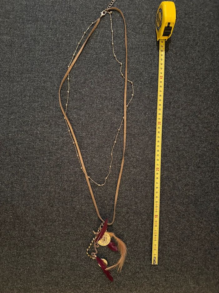 Sautoir pendentif plumes et médailles Teria Yabar - photo numéro 4