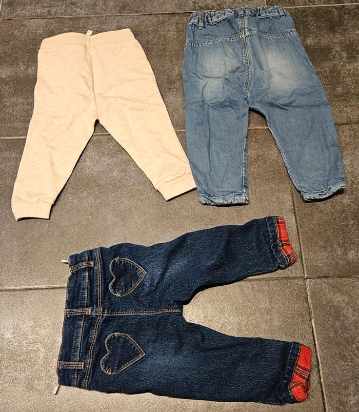 Lot de 3 pantalons, 2 jeans et 1 jogging neuf. 18 et 24 mois. 80 et 86cm. Zara baby et C&A - photo numéro 2