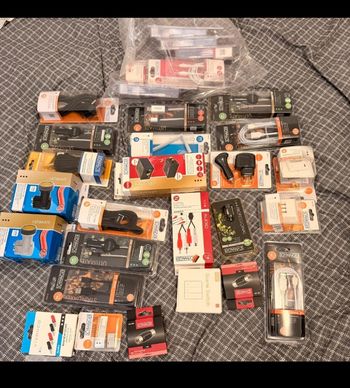 Lot revendeur 30 pièces accessoires électroniques Neuf Câble, adaptateur, prise
