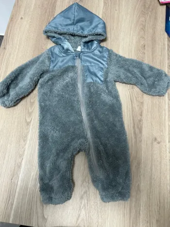Combinaison bébé taille 6/9 mois