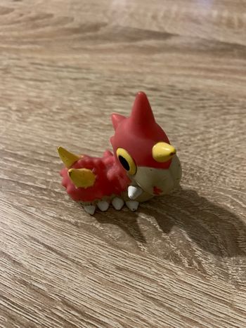 Figurine Pokémon finger puppet chenipotte