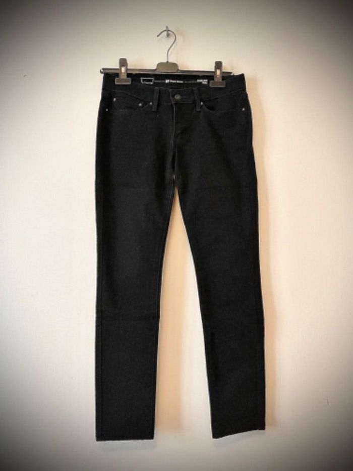 Jean noir Levi’s taille 27/36 TBE