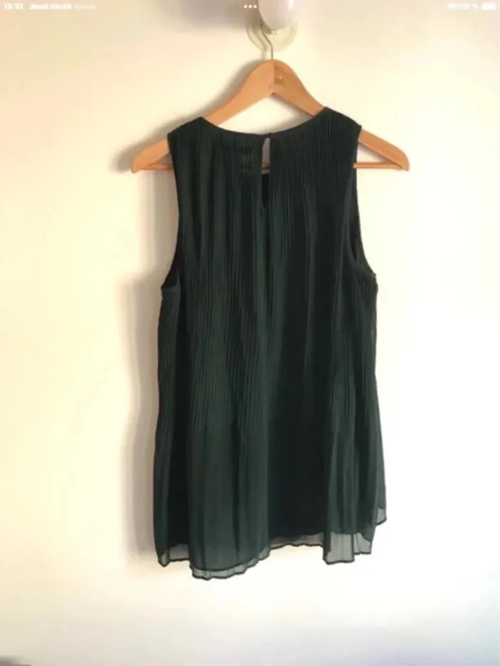 Haut Zara basic sans manches vert sapin plissé taille S - photo numéro 7
