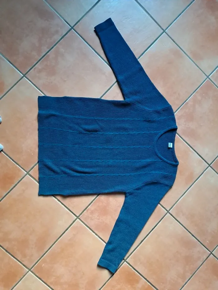 Pull bleu