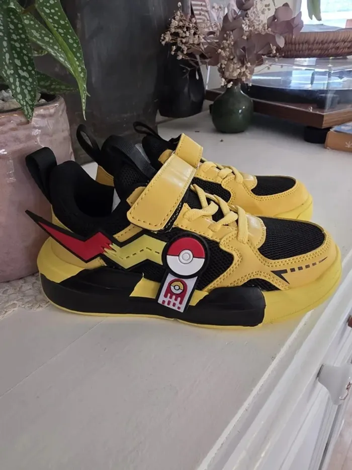 Chaussures Pokémon Pikachu – Taille 28, neuves - photo numéro 3