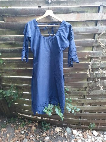 Jolie robe découpée