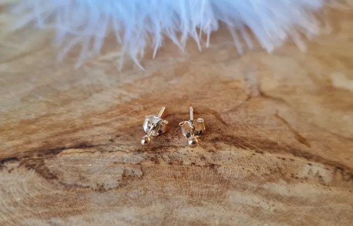 Boucles d'oreilles puces boules 2 mm plaqué or