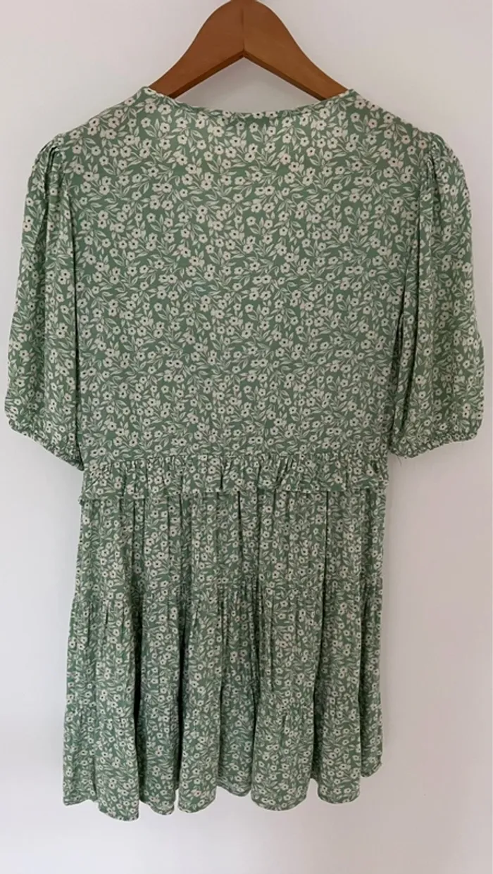 Robe courte porte-feuille vert clair fleurie - photo numéro 2