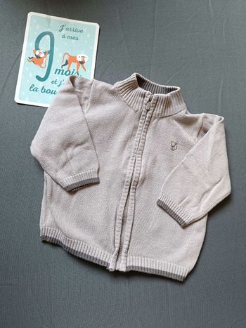 Gilet beige 🦕 Taille 9 mois