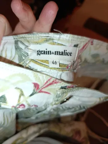 Sublime jean imprimé floral taille 46 en très bon état