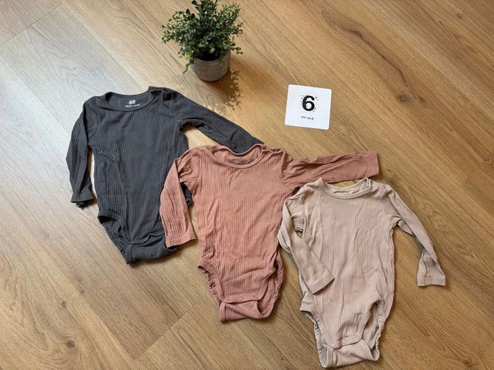 Lot de 3 bodies h&m 6-9mois manches longues