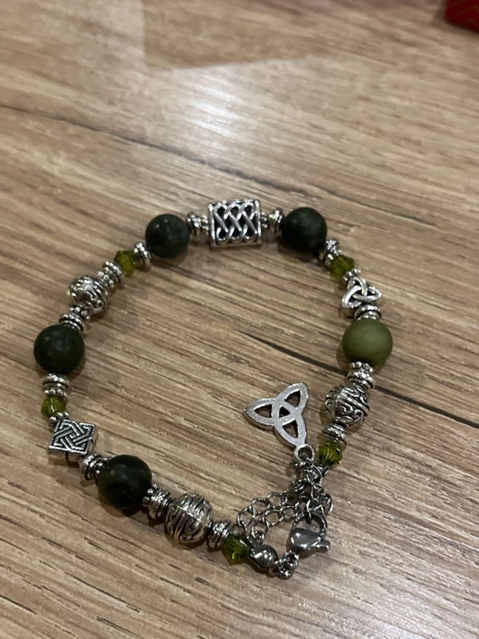 Bracelet perle celtique vert réglable en parfait état - photo numéro 4