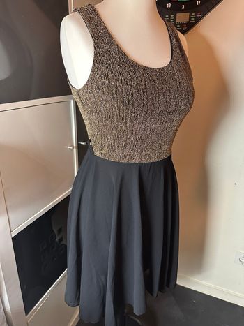 Robe noir et doré neuve 