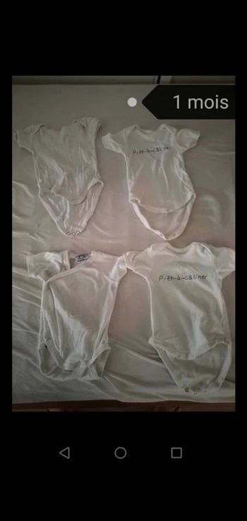 Lot 4 body blanc manches courtes 1 mois marque diverses