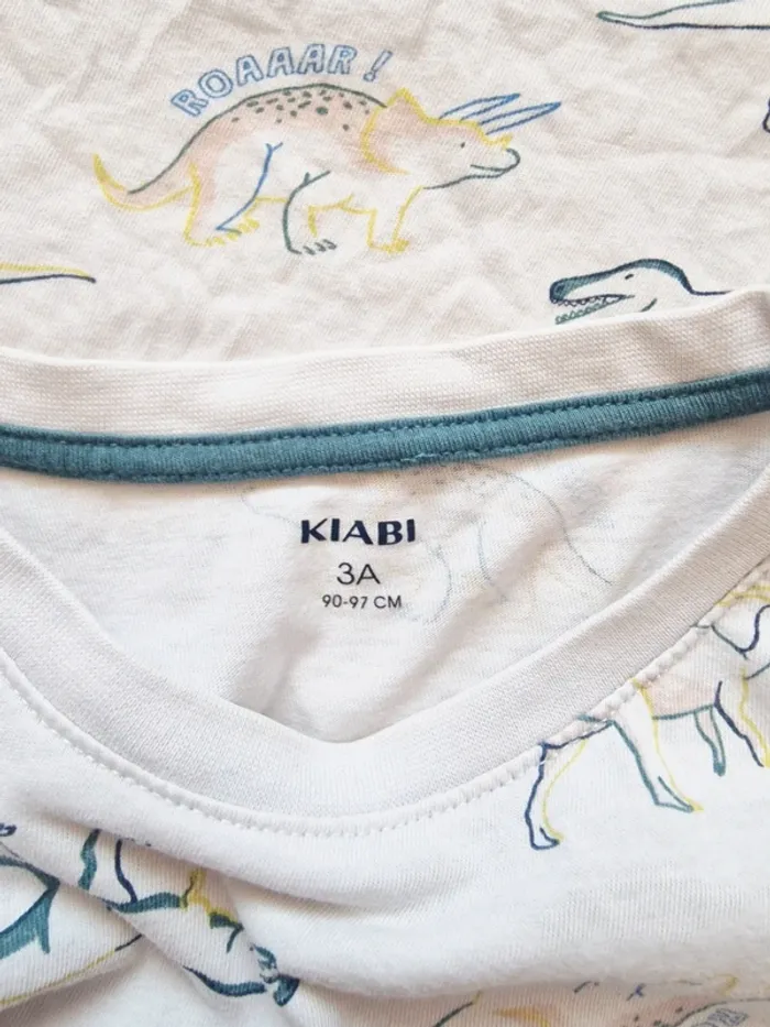 Kiabi - Pyjama deux pièces, tee-shirt manches courtes + short - Dinosaures (3 ans) - photo numéro 4