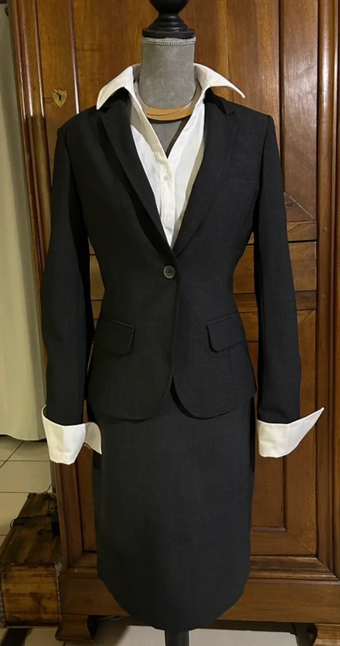 Tenue de serveuse ou autre