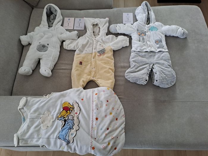 Lot combinaisons bébé hiver 0, 1 et 3 mois + gigoteuse