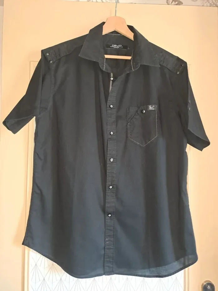 Chemise homme noire Celio L tbe matière qui prend facilement les poils - photo numéro 2