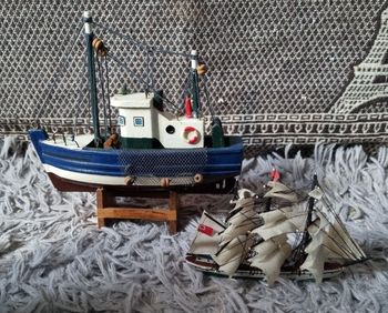 Bateau de pêche décoratif ( un petit bateau offert)