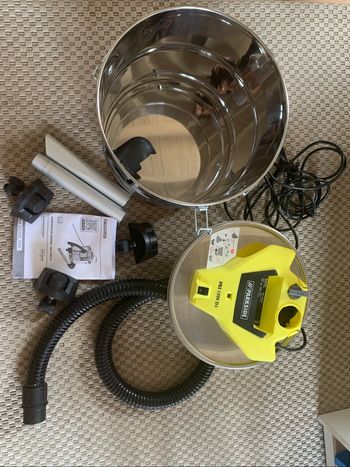 Aspirateur de cendre
