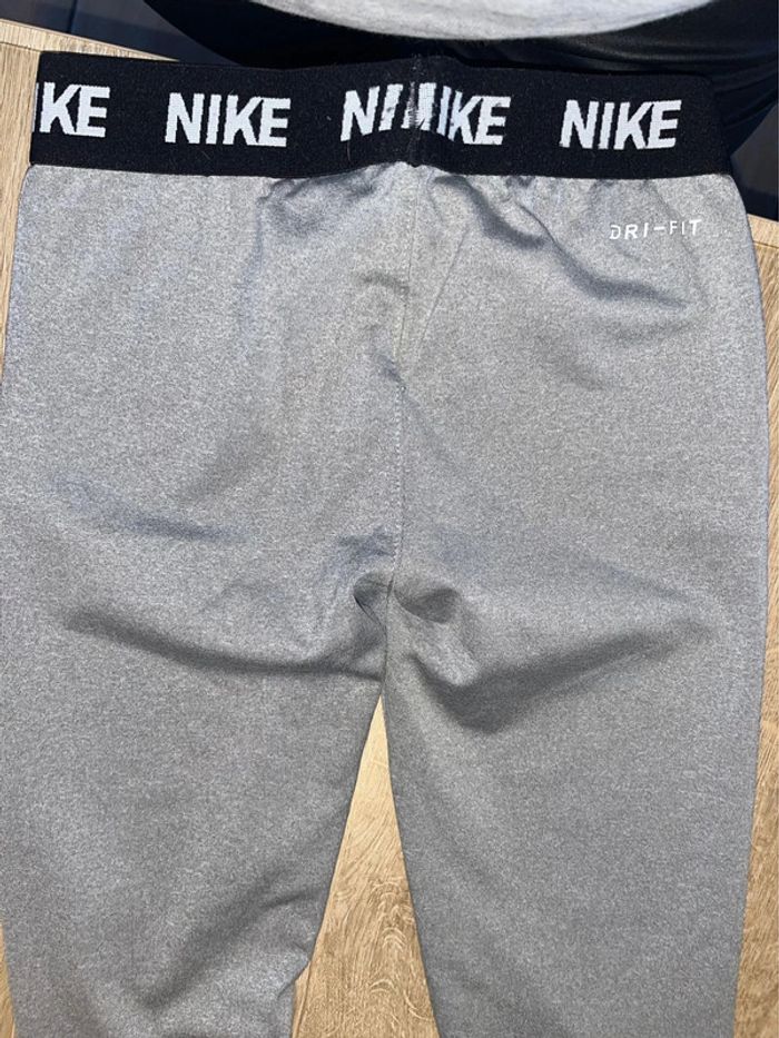 Ensemble de sport Nike - photo numéro 2