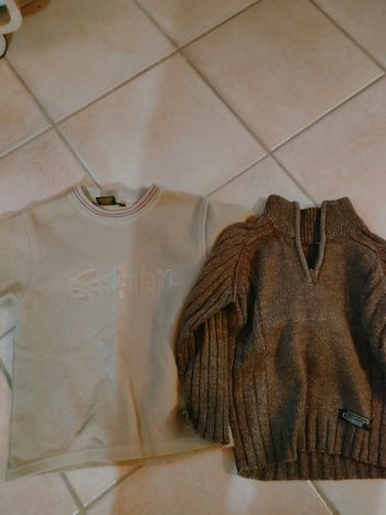 Lot de 2 pulls taille 6 ans dont un Batman