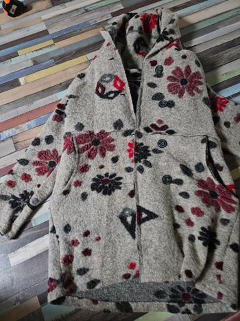 Manteau fleuri capuche