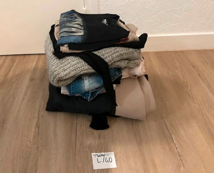 Lot de vêtement (12 vêtements)