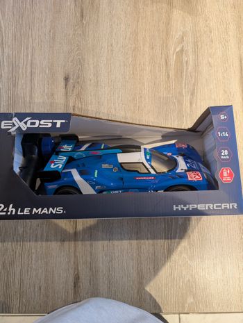 Voiture télécommandée