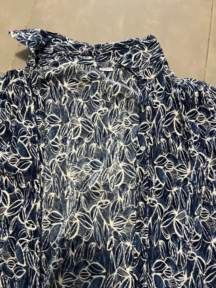 Petite chemise taille 46 - photo numéro 2