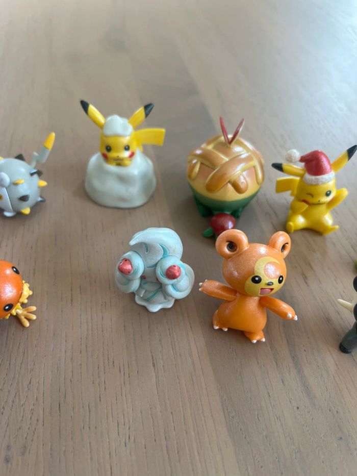 lot de figurines pokémon officielle - photo numéro 3