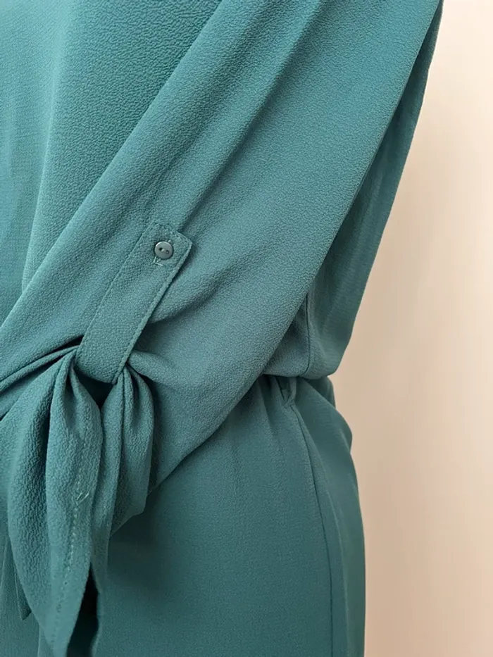 Robe ceinturée col V vert émeraude Akoz - photo numéro 4
