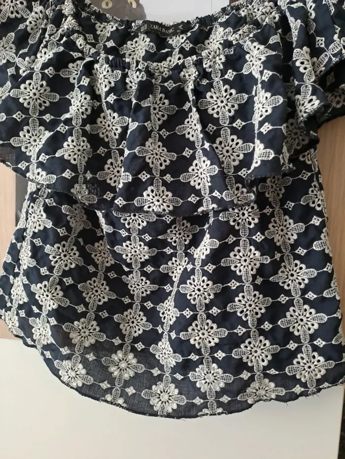 Haut a volant brodé - photo numéro 2