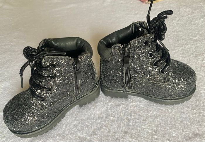 bottines montantes bébé/enfant pailletées noires - lacets et zip - taille 19 - photo numéro 4