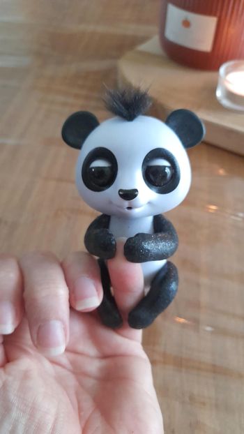 Fingerlings Glitter Drew le Panda noir et blanc 🐼