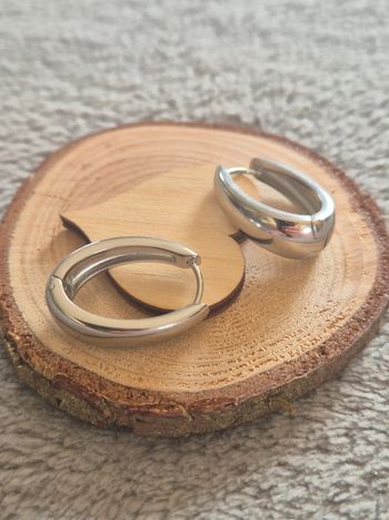 Boucle d'oreilles ovale en acier