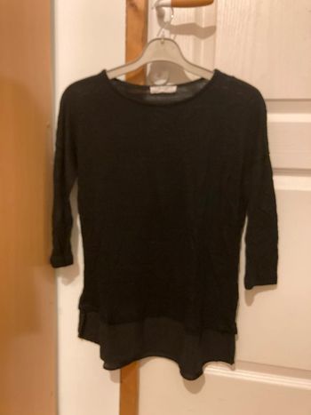 Pull fin manches 3/4 avec tissu drapé en dessous