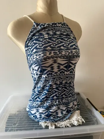 Top cache-cœur ethnique dos nu avec liens tressés et pompons - Taille S