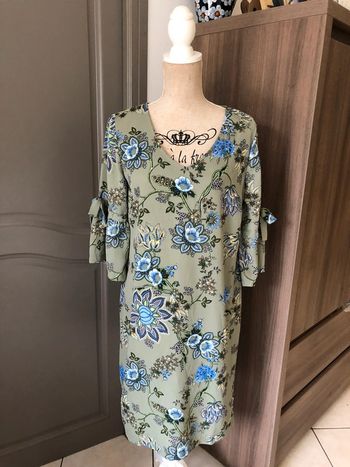 Robe chic taille 42 vert amande bleu impeccable