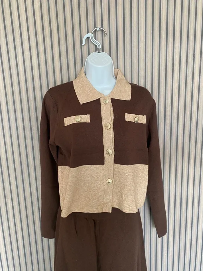 Ensemble blouse et pantalon à patte large