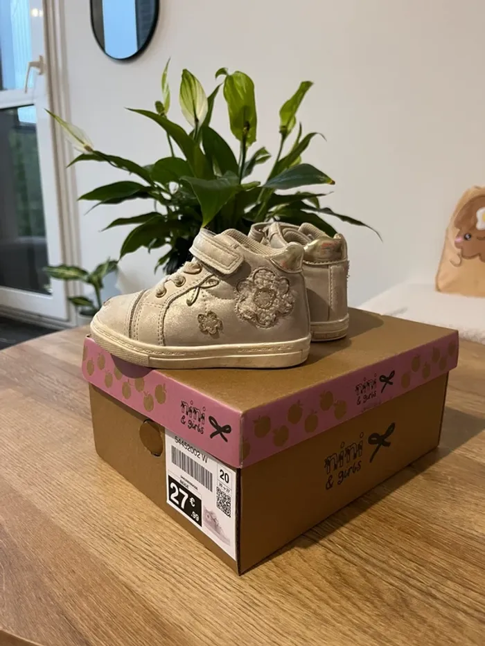 Chaussure fille taille 20