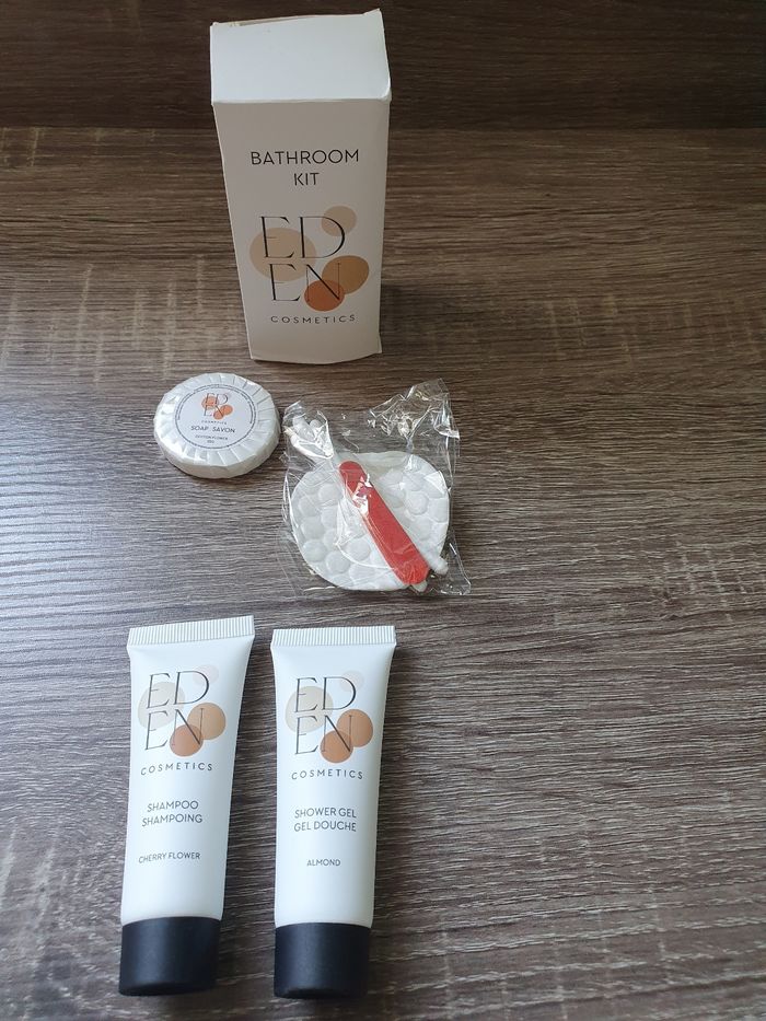 Kit de voyage cosmétiques - photo numéro 2