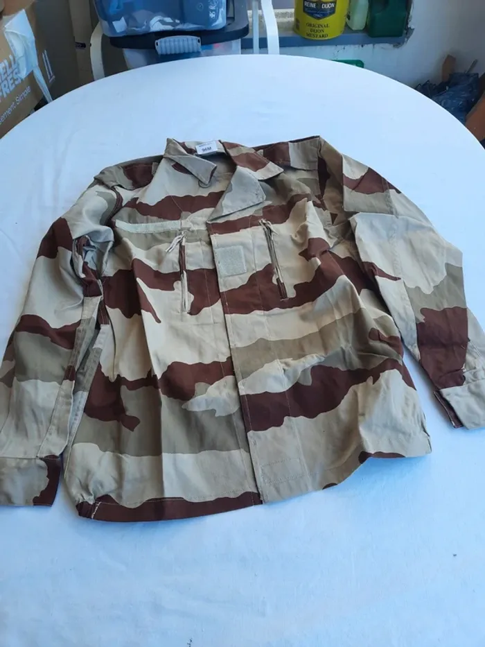 Veste militaire manches longues taille M neuve