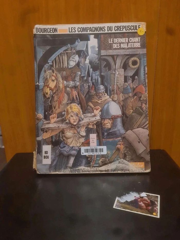 Livre bourgeon les compagnons du crépuscule