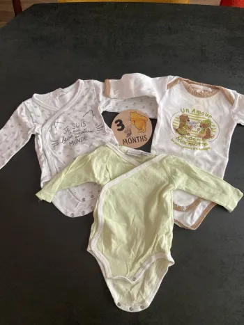 Lot de 3 bodies taille 3 mois